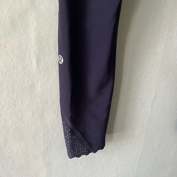 Lululemon Dark Purple Tight Stuff Scalloped Reflective Leggings Size 4 - Picture 4 of 7
